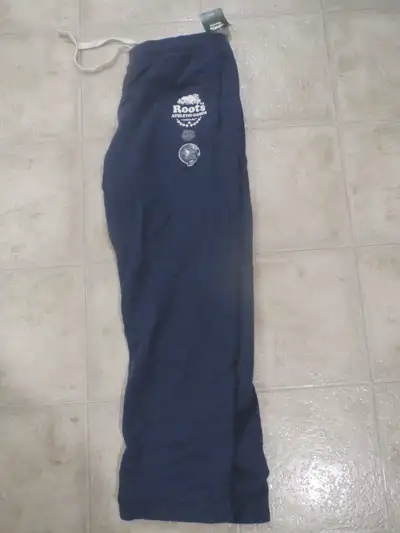 Blue Roots sweats, loose fit. Men’s size XXL. NEW with tags, View more
