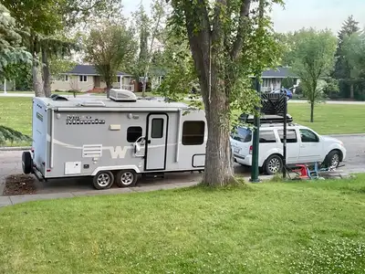 2016 Winnebago Micro Minnie Winnie 2106FBS - $22000 Perfect Trailer for towing with an SUV or small...