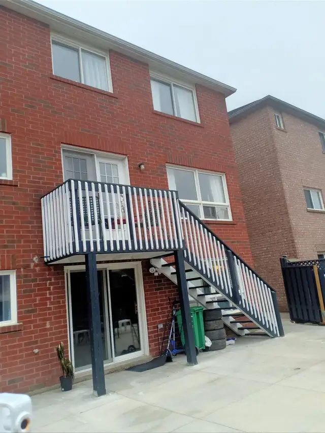 4 bedroom Walkout , legal Bsmt Apartment in Brampton
