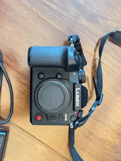 Selling my Panasonic Lumix GH6, a powerful mirrorless camera perfect for videography and photography...