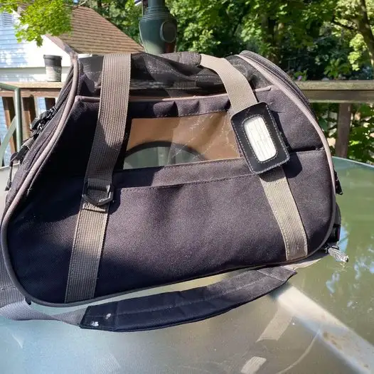 Like New Bergan small pet carrier — airline approved in Accessories in Brantford - Image 4