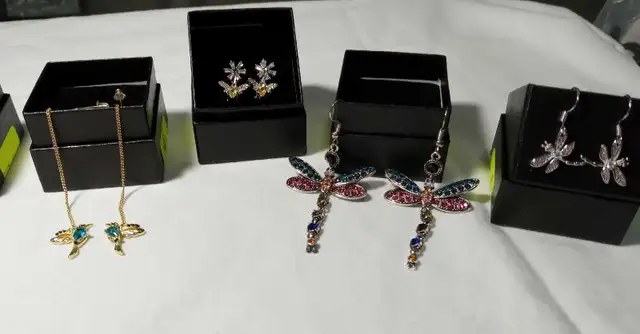 Silver Gold Gems Designed Insect Earrings in Jewellery & Watches in Kelowna - Image 6