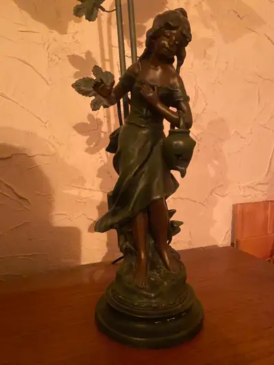Lampe de table vintage en bronze., View more