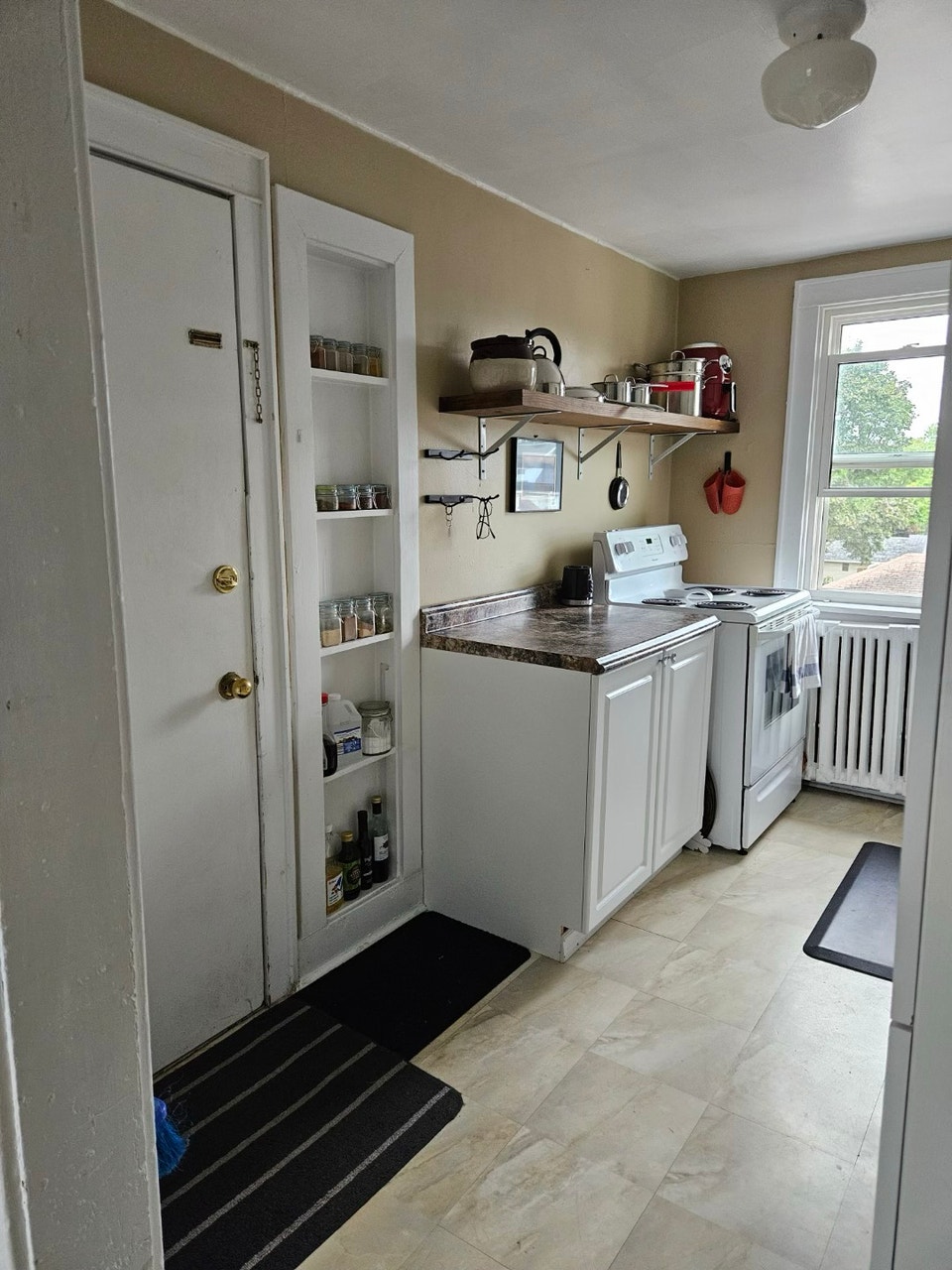 character one bedroom + den 3