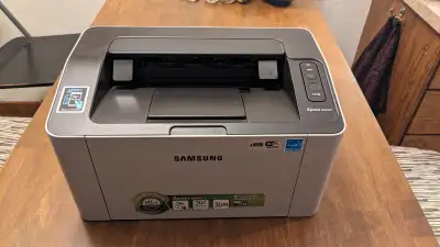 In excellent condition USB & Wifi connectivity Includes a brand new original Samsung toner cartridge...