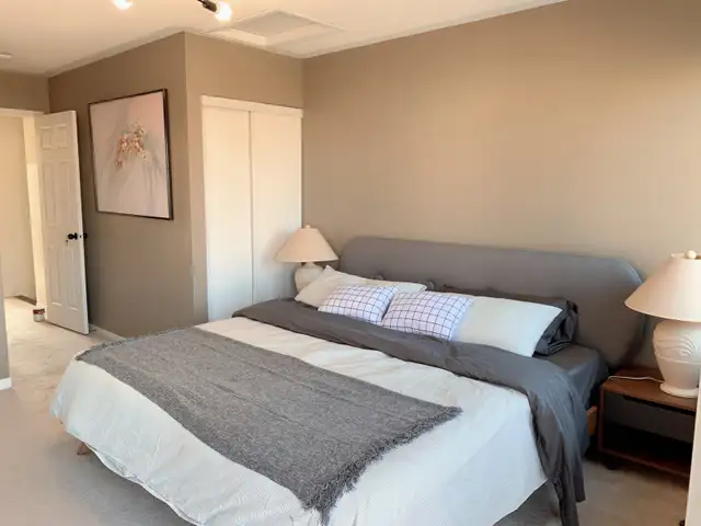 Furnished Bedroom – 10 Min Walk to Warden Station in Room Rentals & Roommates in City of Toronto - Image 2