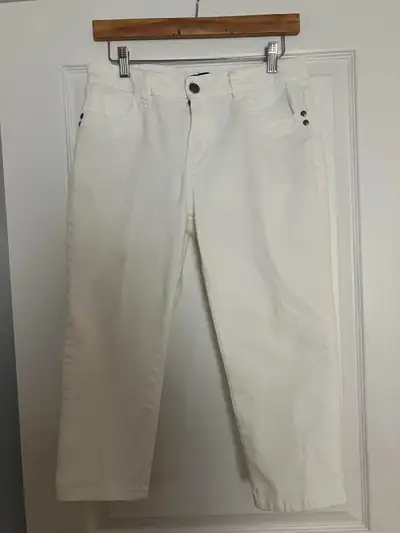 Granby :  Plusieurs modèles de bermudas 3/4  pour femme, View more