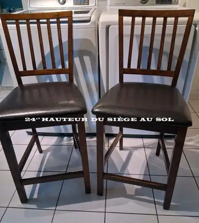 2 Chaise de Cuisine Style Bistro en bois brun et simili cuir brun. Hauteur du sol au siège 24'' Sièg...