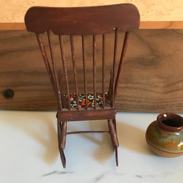 Miniature Rocking Chair Albert Nadeau, Pottery Pot & Dutch Clogs in Arts & Collectibles in Ottawa - Image 4
