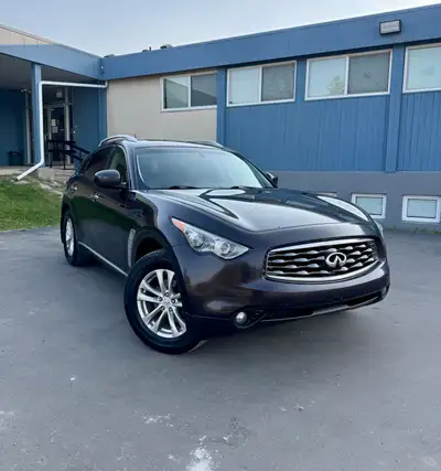 2010 Infiniti FX35 AWD 3.5L V6 engine 222k kms Drives flawlessly Fully loaded Beautiful brown leathe...