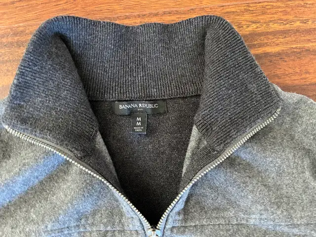 Banana Republic men’s medium zip sweater, wool blend, grey in Men's in Oshawa / Durham Region - Image 3