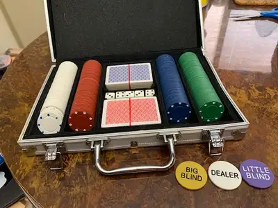 This poker chip said is complete and comes with everything in the photographs, I am located in Woodb...