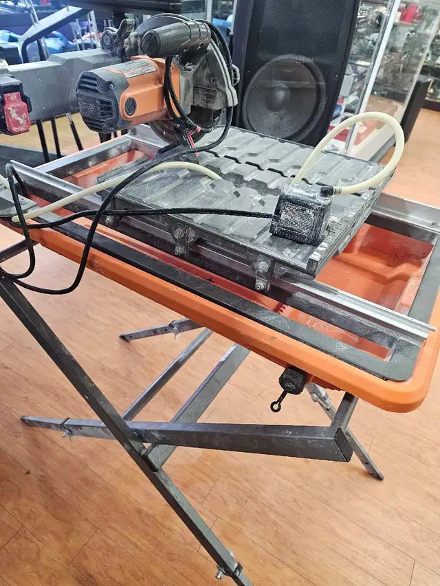 Ridgid R40311 7" Wet Tile Saw w/stand  in Power Tools in City of Toronto - Image 4