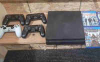 Playstation 4, 4 controllers, 3 games