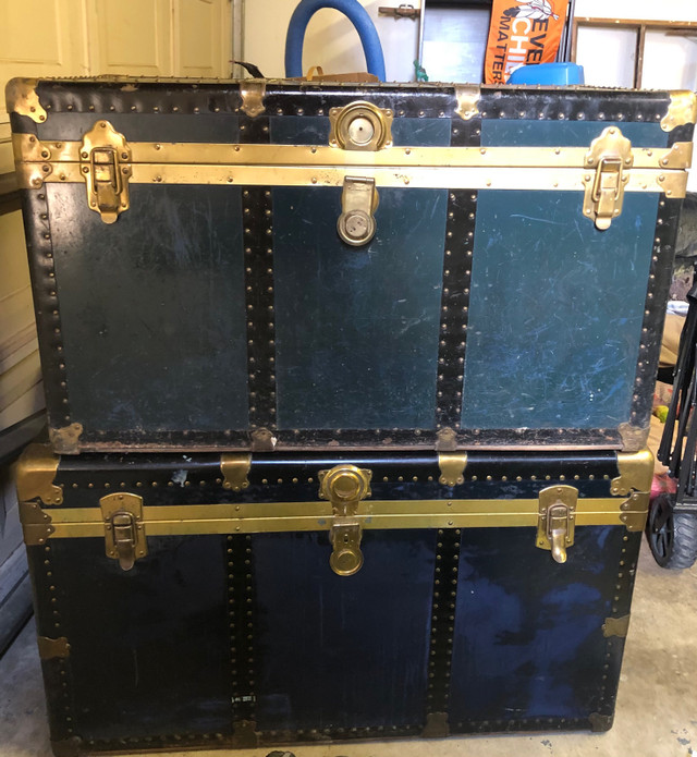 Large Vintage trunks in Dressers & Wardrobes in Mississauga / Peel Region