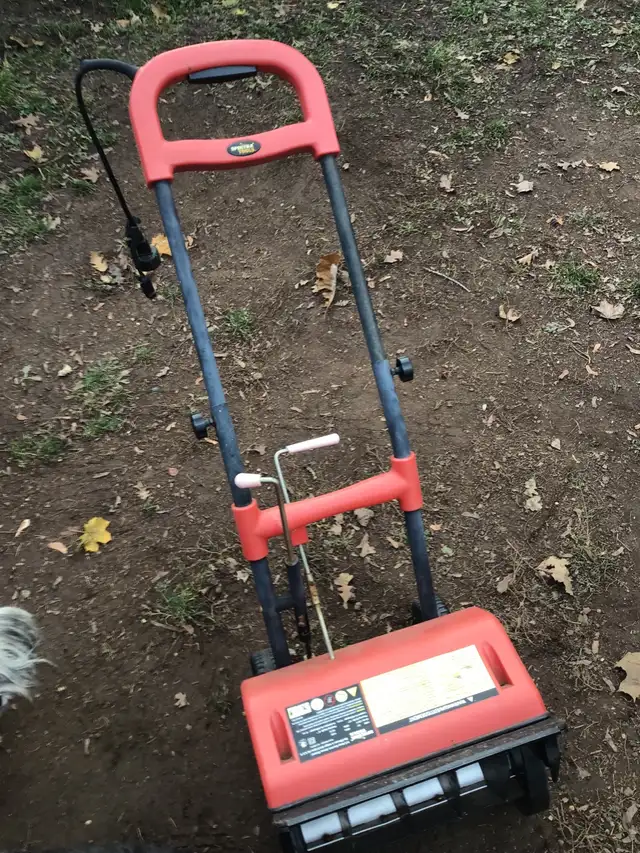 6.5 Amp Electric Snow Shovel in Outdoor Tools & Storage in Oakville / Halton Region - Image 3