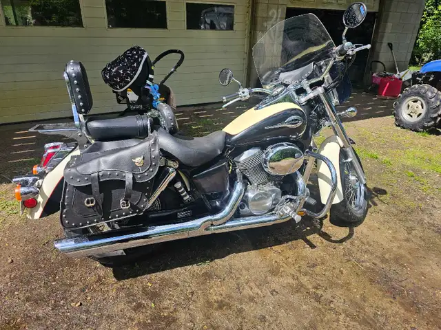 2001 honda shadow VT750 in Touring in Edmonton - Image 11
