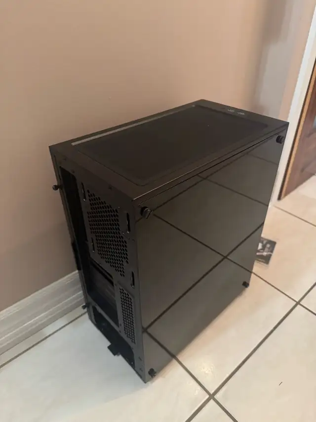 Corsair ICUE 220T Case in Desktop Computers in Oakville / Halton Region - Image 3