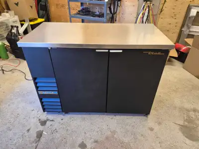 frigo commercial  2 porte   de marque True, View more