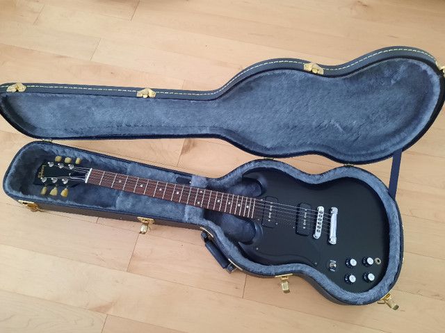 Gibson SG 60s Tribute, left handed, LIKE NEW, w/hard shell case in Guitars in Ottawa