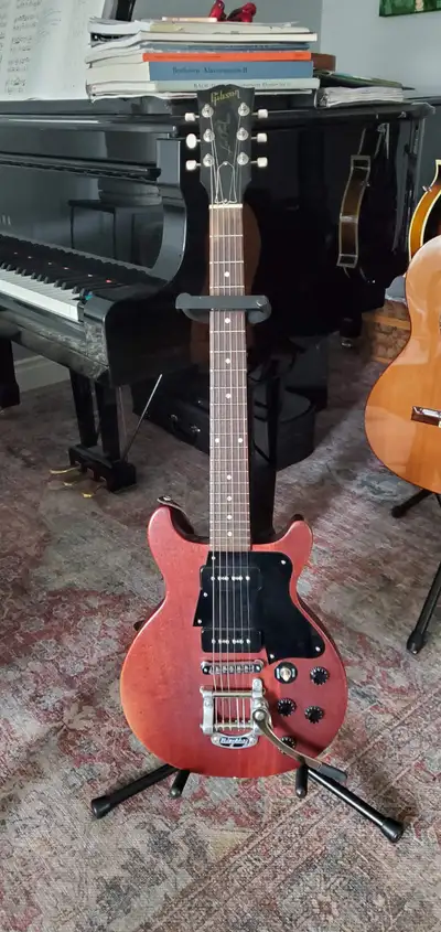Still available! Up for grabs is a Gibson Les Paul Special Double Cutaway, USA-made in 2010, with a...