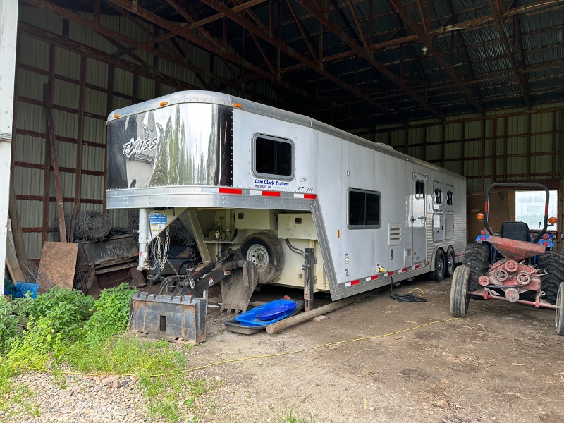 2007 Exiss XT310 3 Horse Living Quarters Gooseneck Trailer Travel