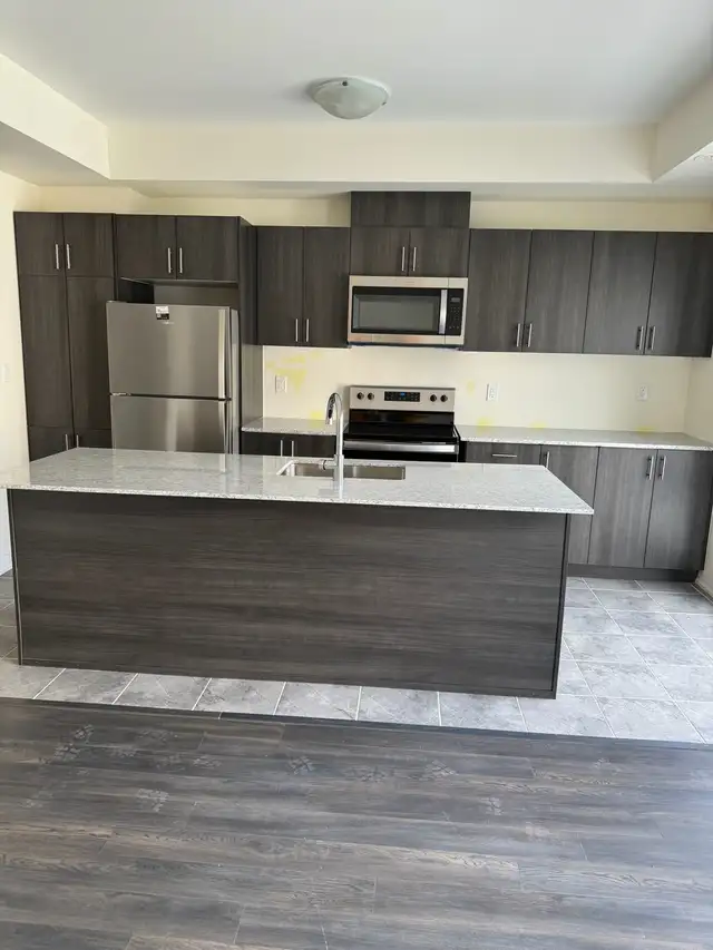 2 bedroom stacked townhouse rent available from November 1st 