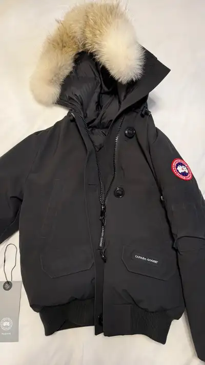 Rare, hard to find Canada Goose Women's Black Chilliwack Bomber Jacket (Fusion Fit) with Tags Size L...