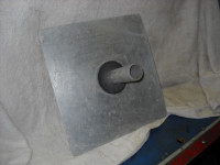 Plateau pour ciment 13poX13po en aluminium avec poignee.
