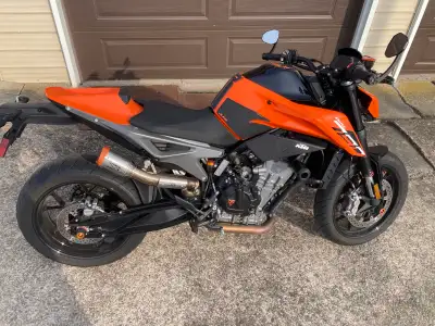 2023 KTM 790 Duke Very clean, never dropped 8600km Extra parts include exhaust, mirrors Levers, seat...