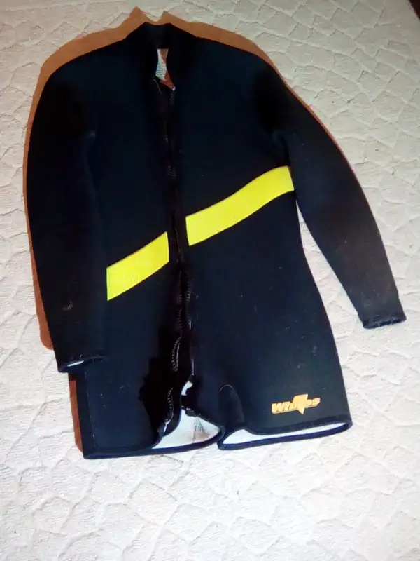 SCUBA - Wet Suit- Boots- Fins-Gloves in Water Sports in Cornwall - Image 4