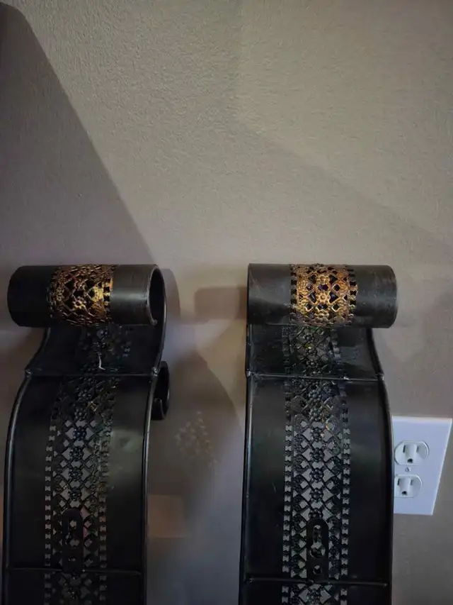 Set of two pierced metal wall candle sconces 24.5" h 4.5" in Home Décor & Accents in Ottawa - Image 5