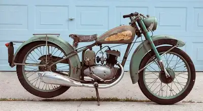 1949 BSA Bantam D1. Within 1st 1000 made 123cc Two stoke engine, 3 speed transmission Original Patin...