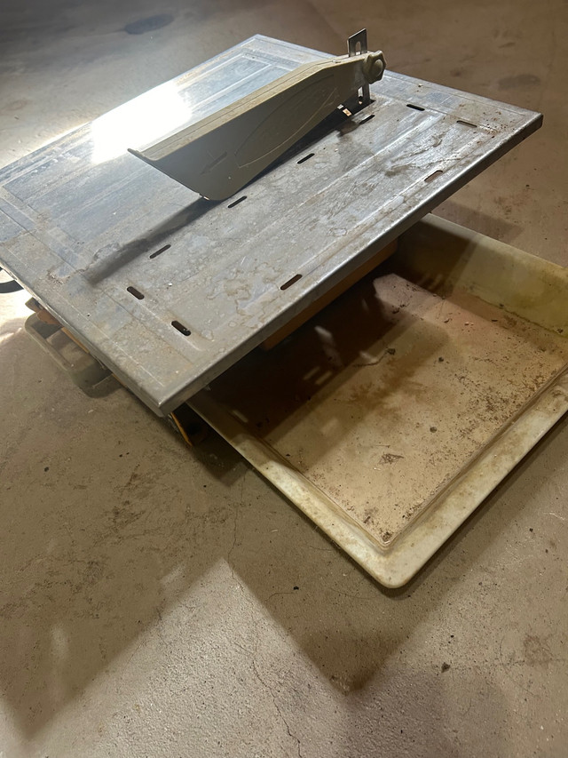 Tile cutting saw  in Power Tools in Markham / York Region - Image 2