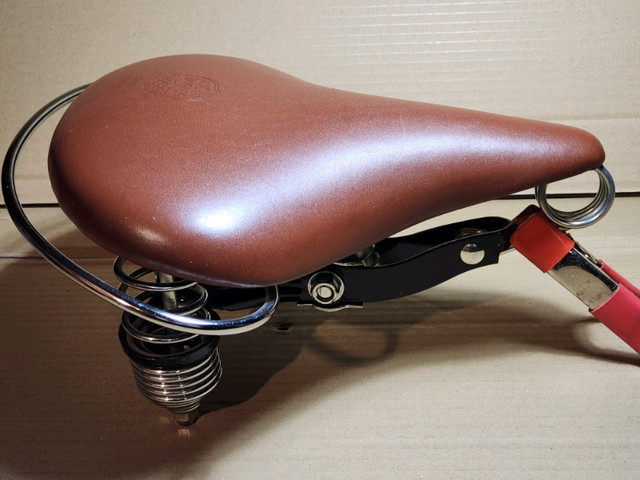Bicycle seat  Persons Leather  Springer dans Châssis et pièces  à Ouest de l’Île
