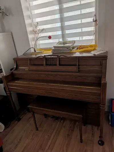 piano Yamaha in very good shape , View more