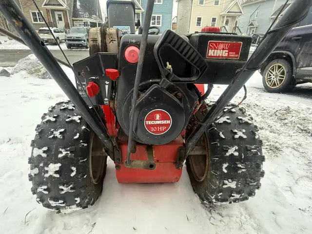 Souffleuse à neige MTD à essence. 10/28 in Snowblowers in Granby - Image 5