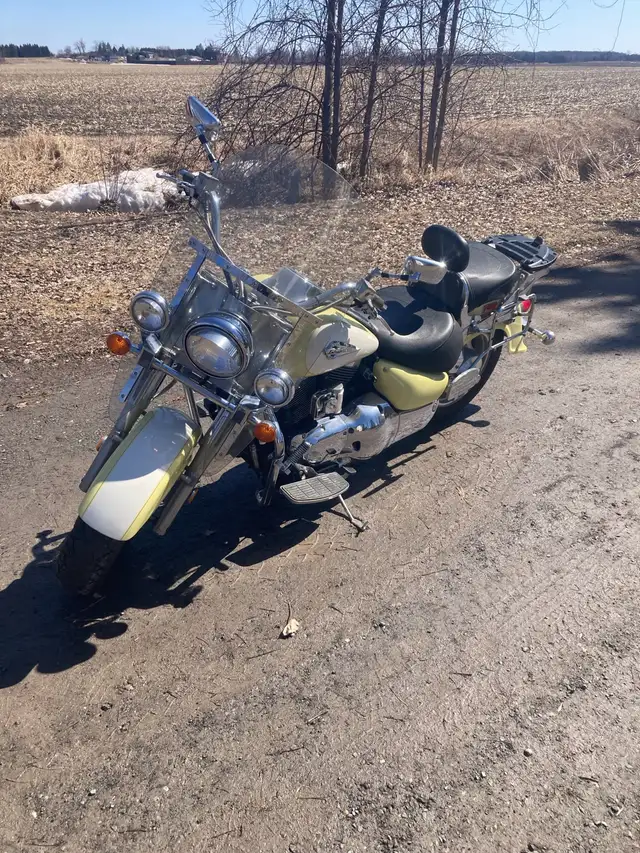 1998 Suzuki Intruder 1500 in Touring in Ottawa - Image 2
