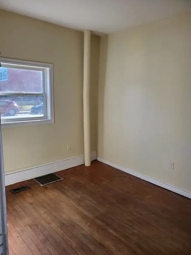 Central Bright Cozy 3 + 1 room House for Mature in Long Term Rentals in Truro - Image 3