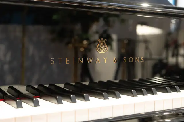 Steinway & Sons Model A (2012) in Pianos & Keyboards in City of Montréal - Image 8