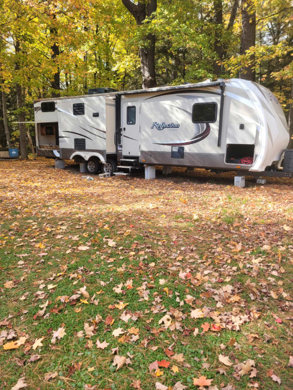2015 Grand Design 30Ft Trailer in Travel Trailers & Campers in Barrie