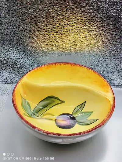 Specifications: • Weight: 0.53 lbs / 0.24 kg Features: • Hand-painted ceramic • Divided design for t...