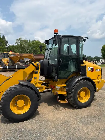 2021 Cat 908M Machine is in Bathurst NB Nice clean Low hour machine- 2140 hours Fully loaded with op...