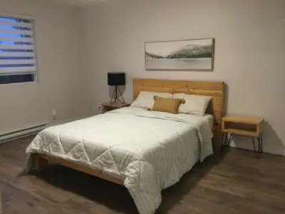 Condo meublé tout inclus location court terme stationnement