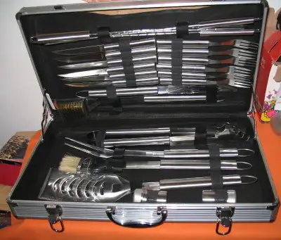 Barbecue Tool Set Kit NEW - Chef`s Deluxe Barbecue Syncrude UE-1 Project - Building The Future Stain...