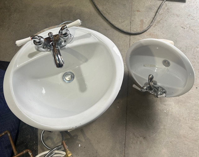 Lavabo avec robinet moen  dans Plomberie, éviers, toilettes et bains  à Granby - Image 2