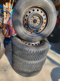 4 used winter tires on rims 215 70 R 16
