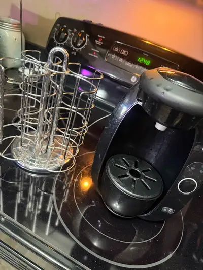 Selling a Tassimo Bosch, comes with carousel and descaling pods. Pick up in Martensville. Open to of...