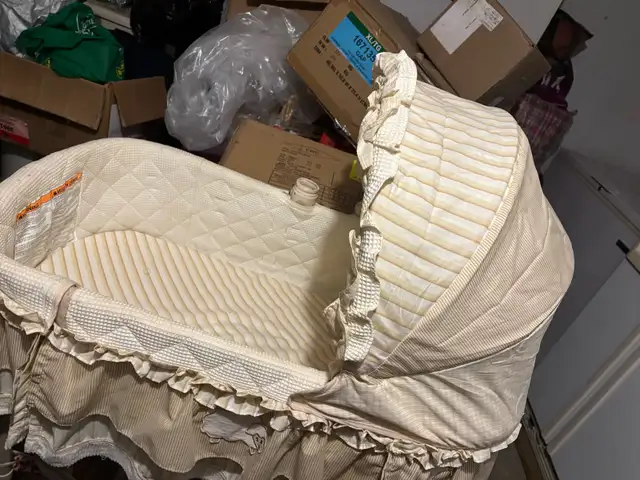 baby bassinet in Cribs in City of Montréal - Image 2