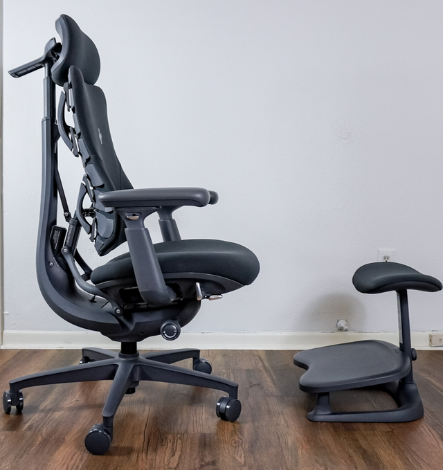 [NEW IN BOX] Libernovo Omni Dynamic Ergo Chair with STEPSYNC in Chairs & Recliners in Markham / York Region - Image 2